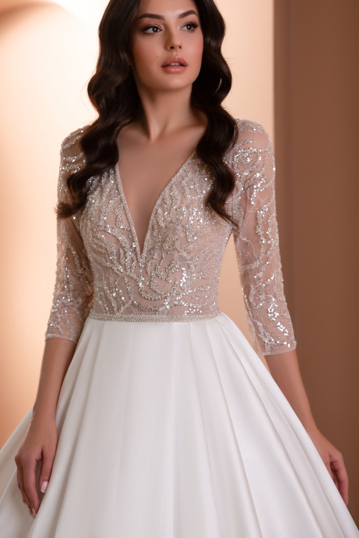 РОКСАЛАНА - Элегантное свадебное платье с глиттерным лифом, атласной пышной юбкой и с рукавом | Paulain
