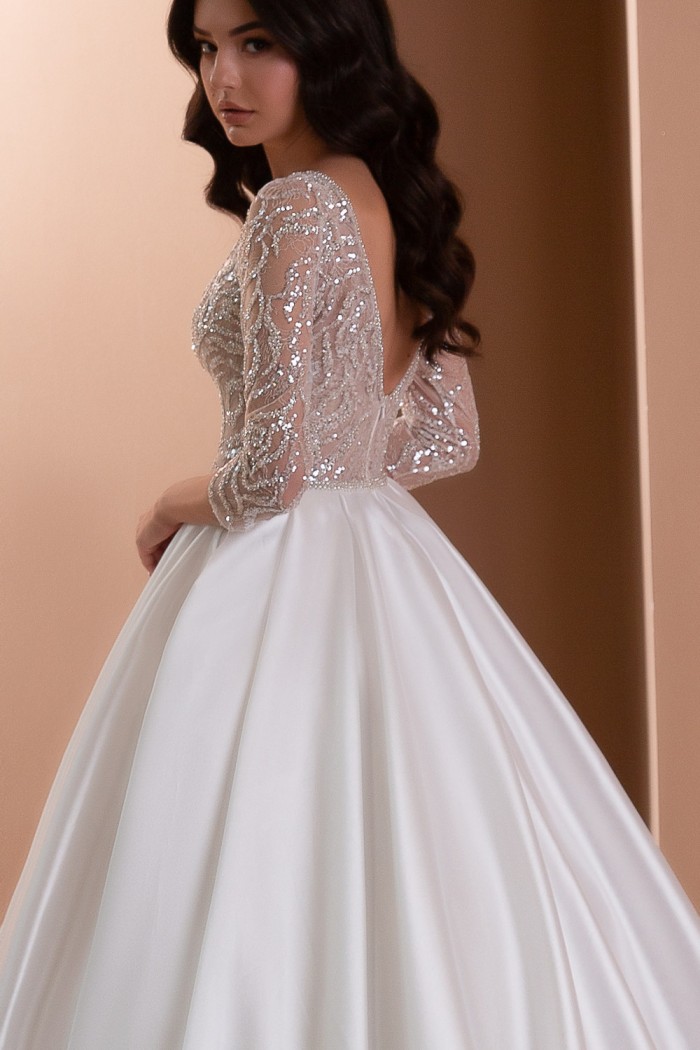 РОКСАЛАНА - Элегантное свадебное платье с глиттерным лифом, атласной пышной юбкой и с рукавом | Paulain
