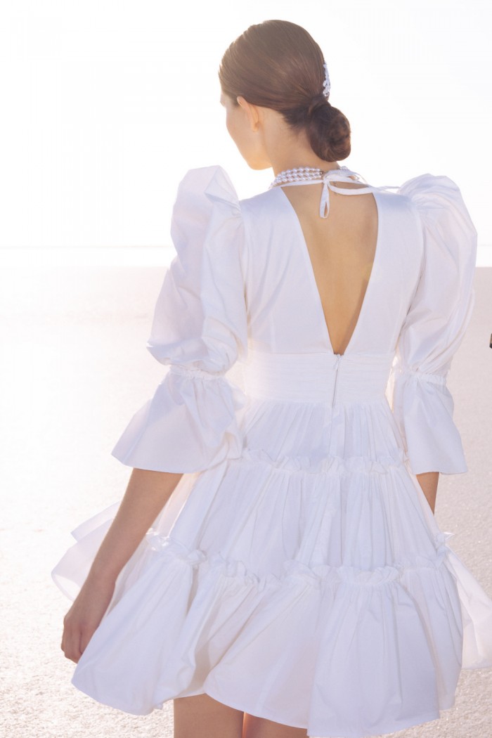 БЕТА - Молочное короткое платье из тафты с двусторонним вырезом и рукавом | Paulain