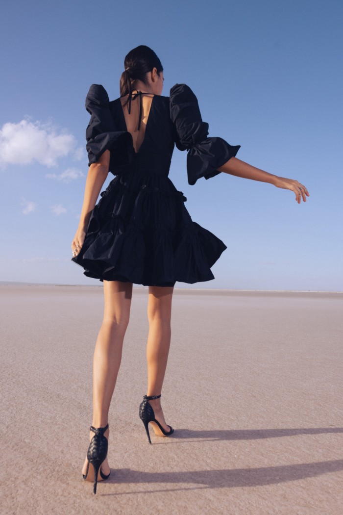БЕТА - Мечтательное черное платье мини из тафты с длинным рукавом | Paulain