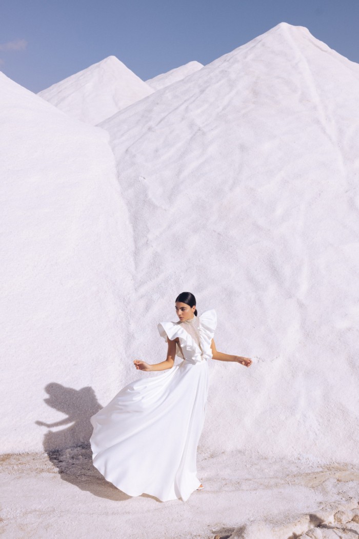 ЮПИТЕР - Вечернее закрытое платье со стразовым лифом и коротким фигурным рукавом | Paulain