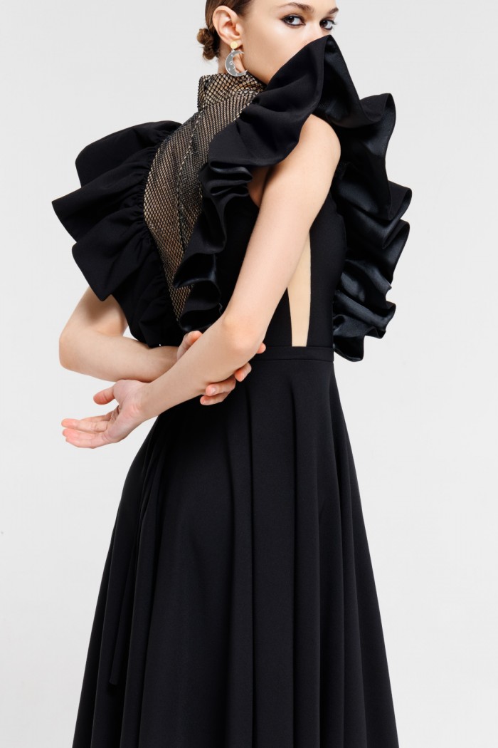 ЮПИТЕР - Черное закрытое платье со стразовым лифом и коротким широким рукавом | Paulain