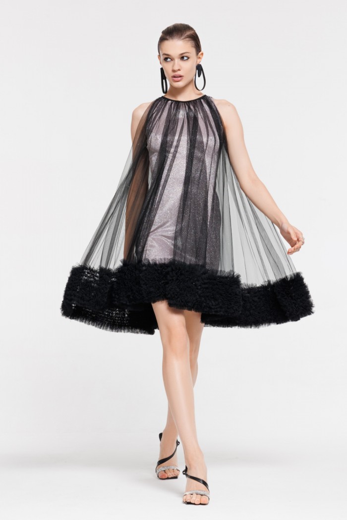 Коктейльное блестящее платье мини длины без рукава с легкой эффектной накидкой - ЛИЛУ | Paulain