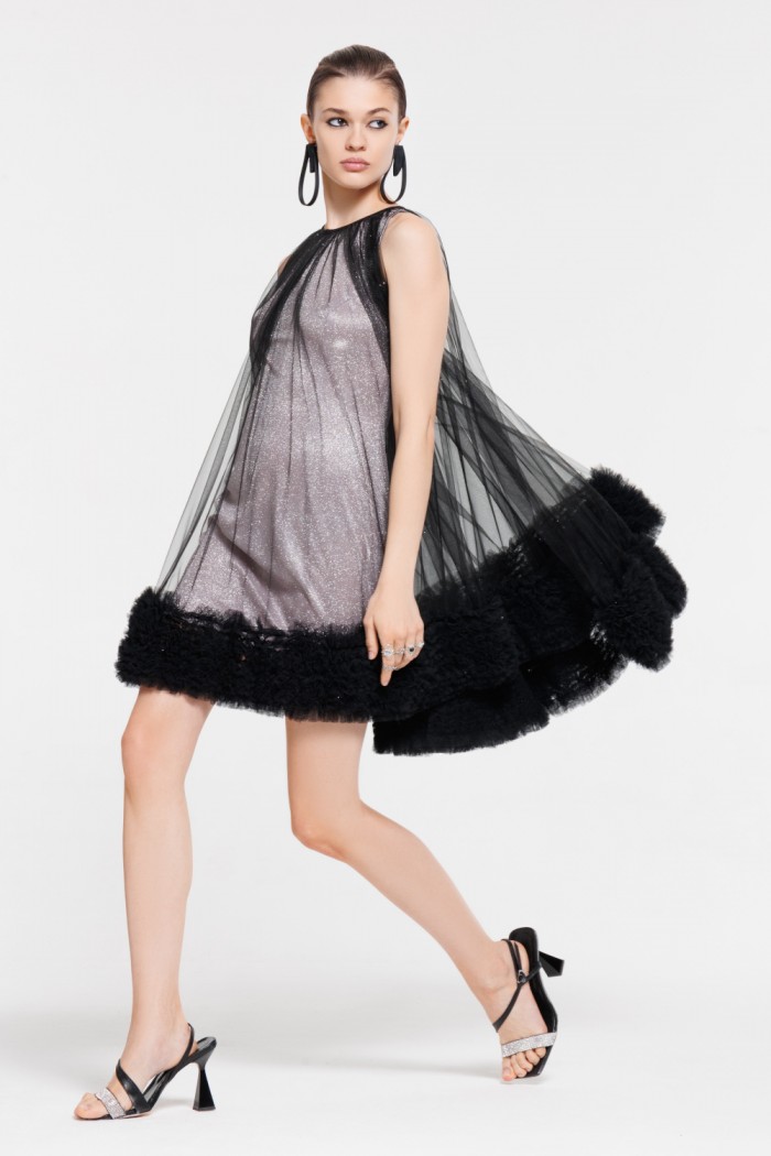 ЛИЛУ - Коктейльное блестящее платье мини длины без рукава с легкой эффектной накидкой | Paulain