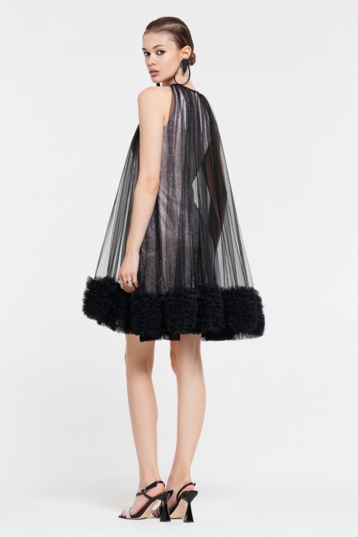 ЛИЛУ - Коктейльное блестящее платье мини длины без рукава с легкой эффектной накидкой | Paulain