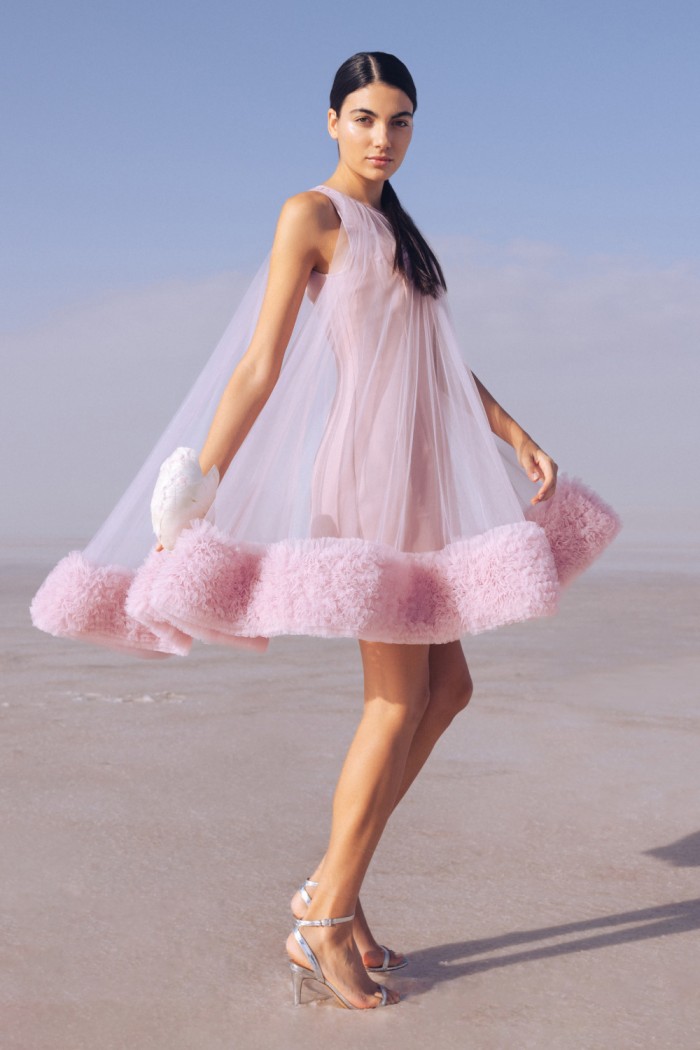 ЛИЛУ - Эффектное розовое платье с накидкой мини длины | Paulain