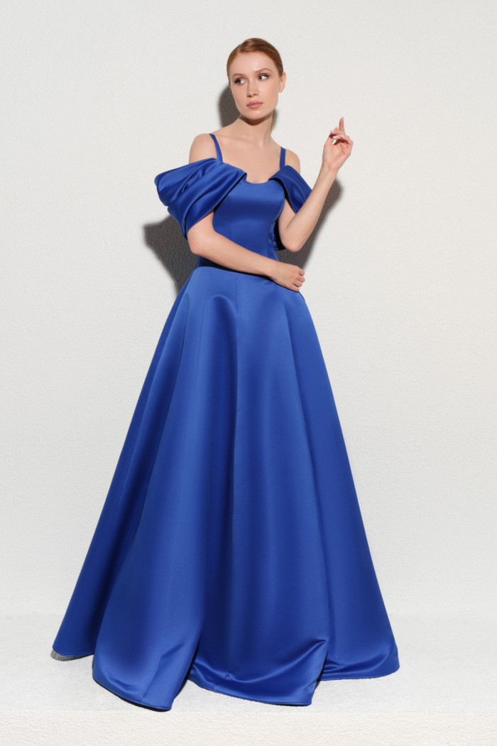 Элегантное вечернее платье в пол синего цвета на бретелях и спущенными рукавами-крылышками - ЛИНН | Paulain