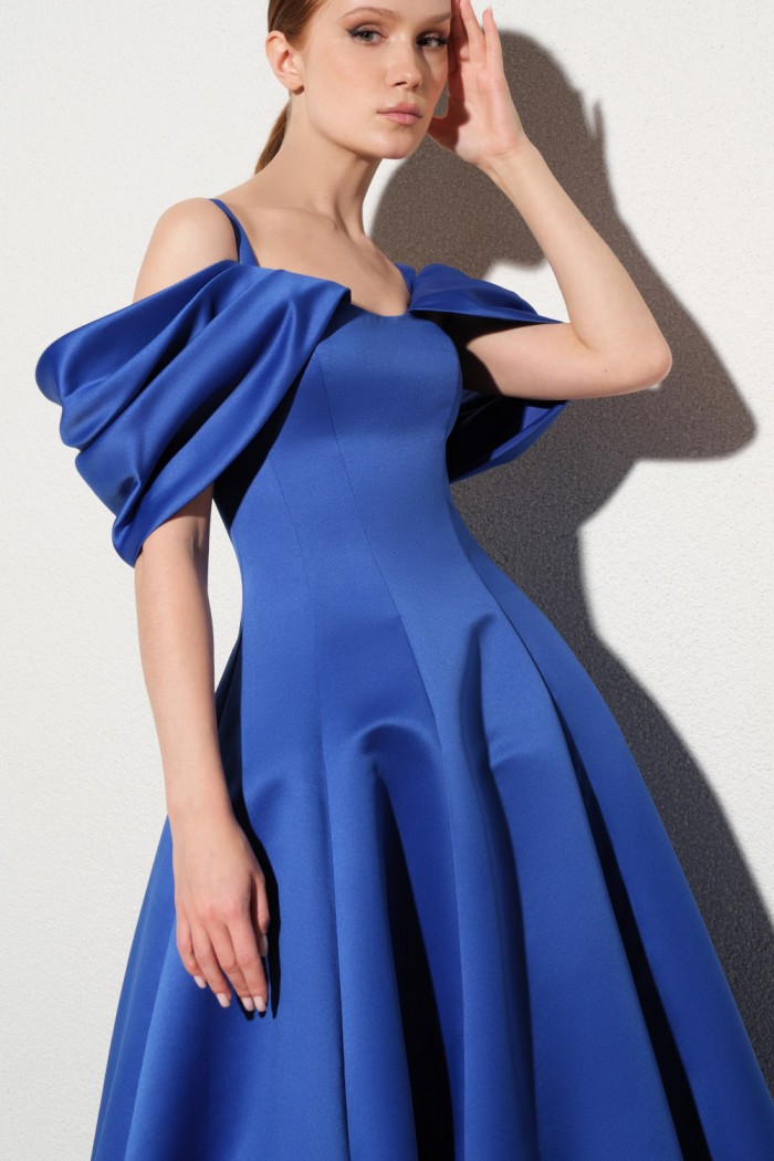 ЛИНН - Элегантное вечернее платье в пол синего цвета на бретелях и спущенными рукавами-крылышками | Paulain
