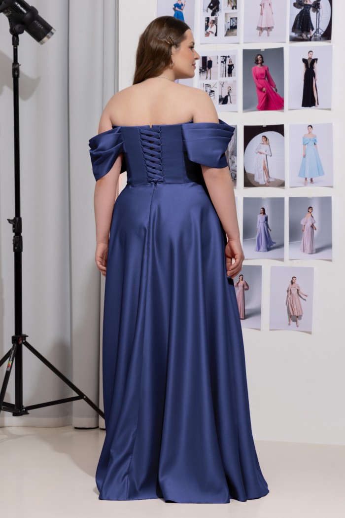 ЛИСИТЕЯ - Атласное синее платье в пол на корсете с открытыми плечами | Paulain