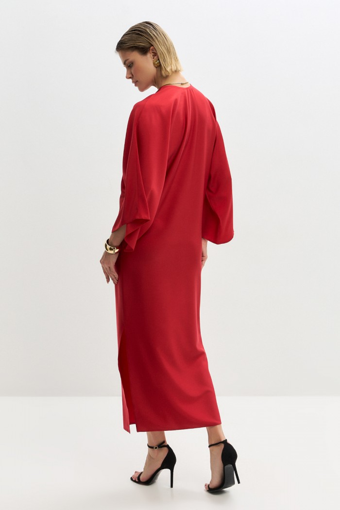 ДЕБЮ - Лаконичное яркое платье свободного кроя длины мидакси с рукавом из плотного крепа красного оттенка | Paulain