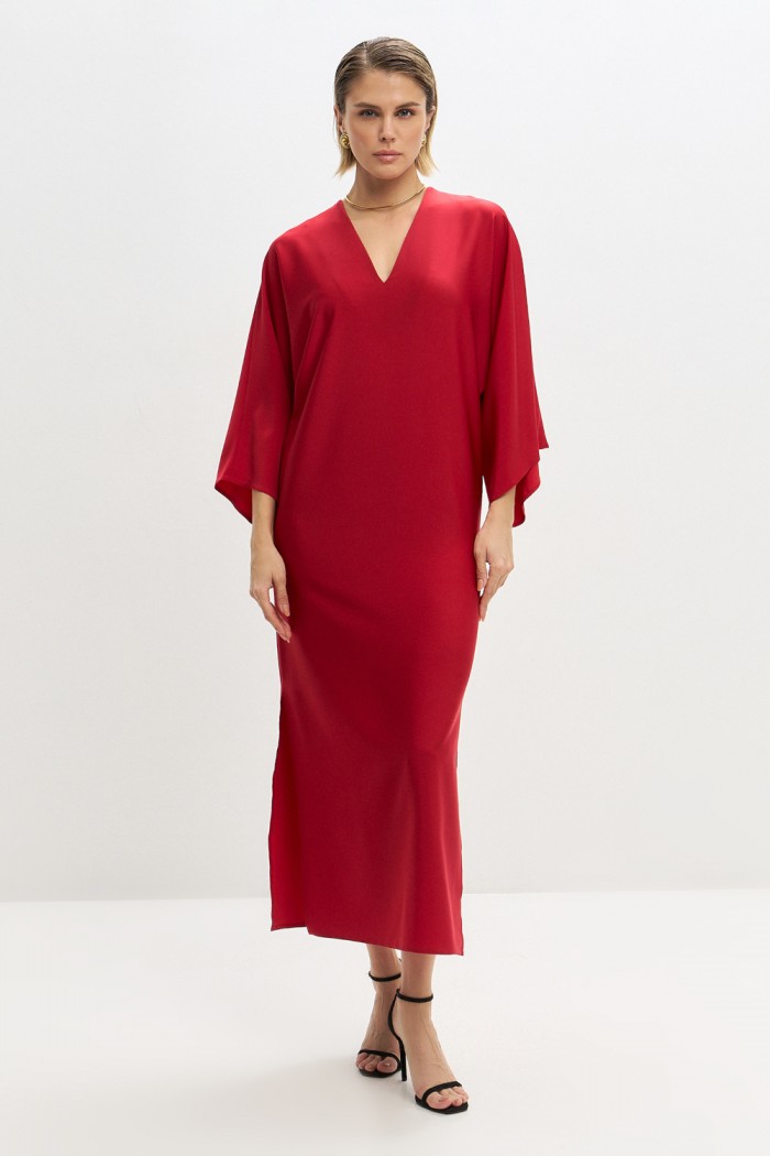 ДЕБЮ - Лаконичное яркое платье свободного кроя длины мидакси с рукавом из плотного крепа красного оттенка | Paulain