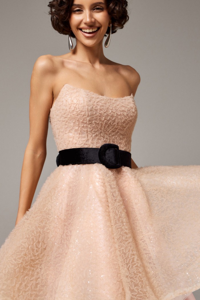 ФЭЙ ФЭЙ - Воздушное пышное платье мини длины с открытыми плечами на корсете цвета мокко | Paulain