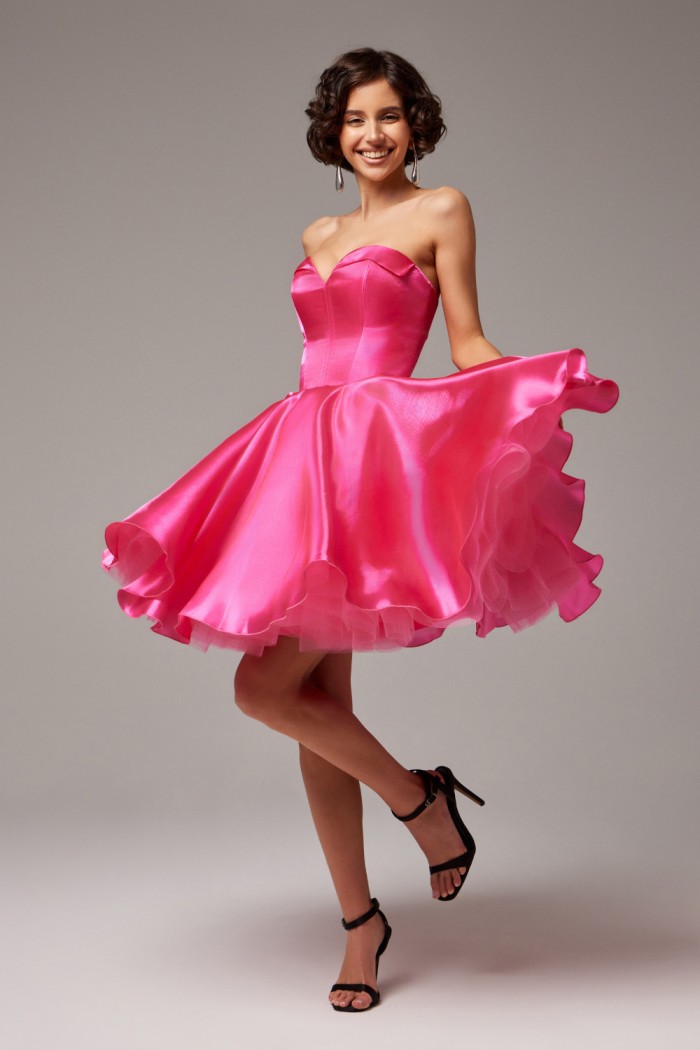 ШАЙЛО ШАЙЛО - Короткое розовое платье на корсете с пышной юбкой из переливающейся ткани | Paulain