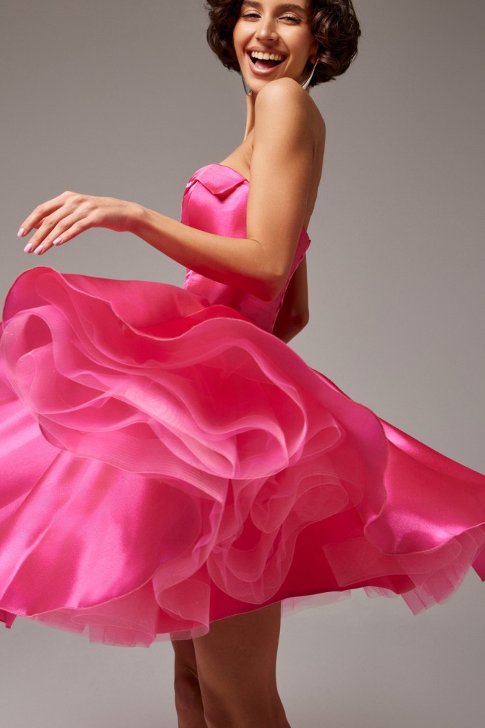 ШАЙЛО ШАЙЛО - Короткое розовое платье на корсете с пышной юбкой из переливающейся ткани | Paulain