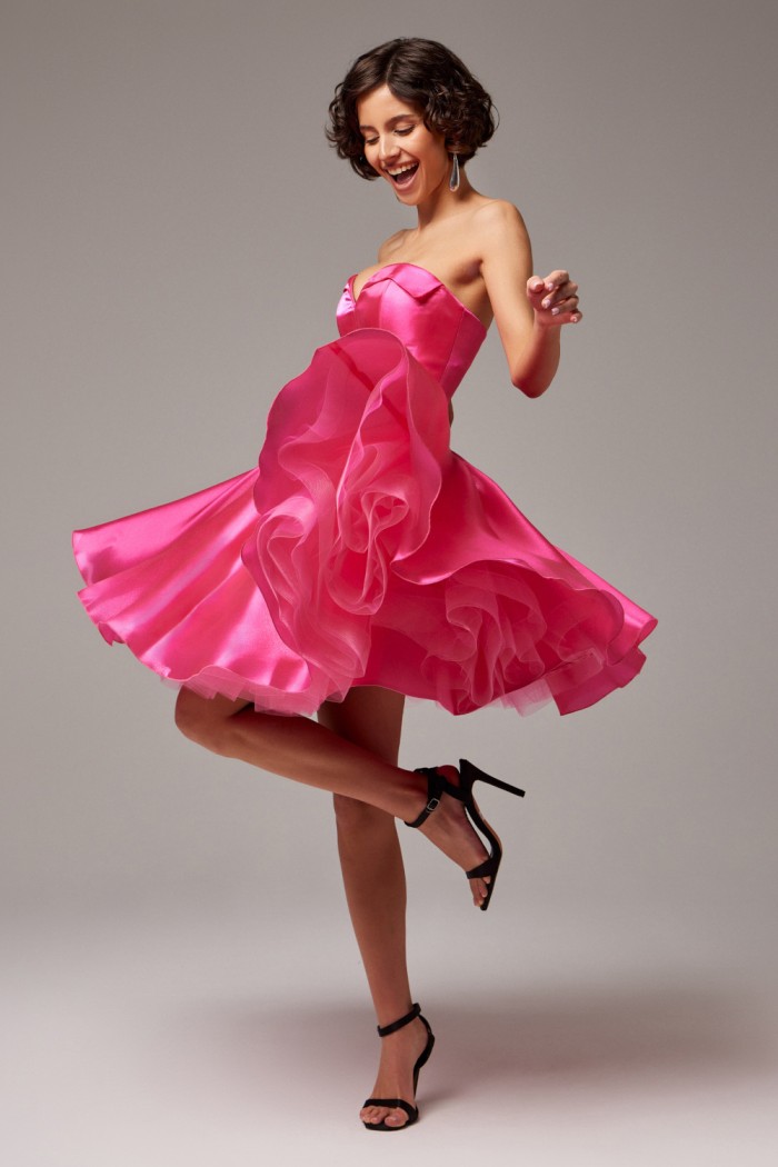 ШАЙЛО ШАЙЛО - Короткое розовое платье на корсете с пышной юбкой из переливающейся ткани | Paulain