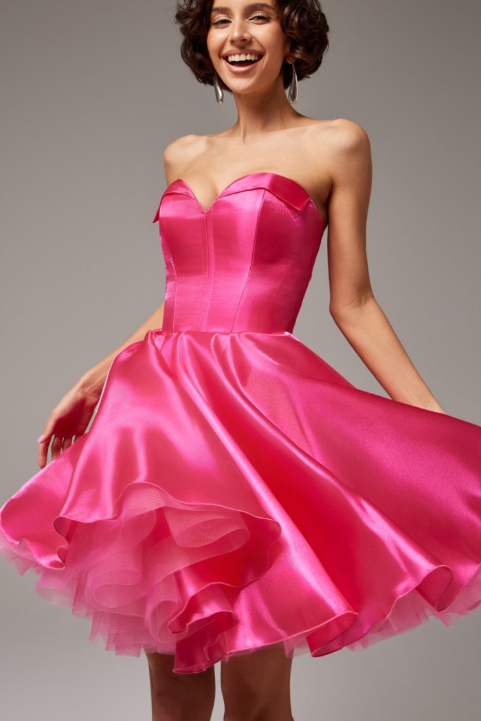 ШАЙЛО ШАЙЛО - Короткое розовое платье на корсете с пышной юбкой из переливающейся ткани | Paulain