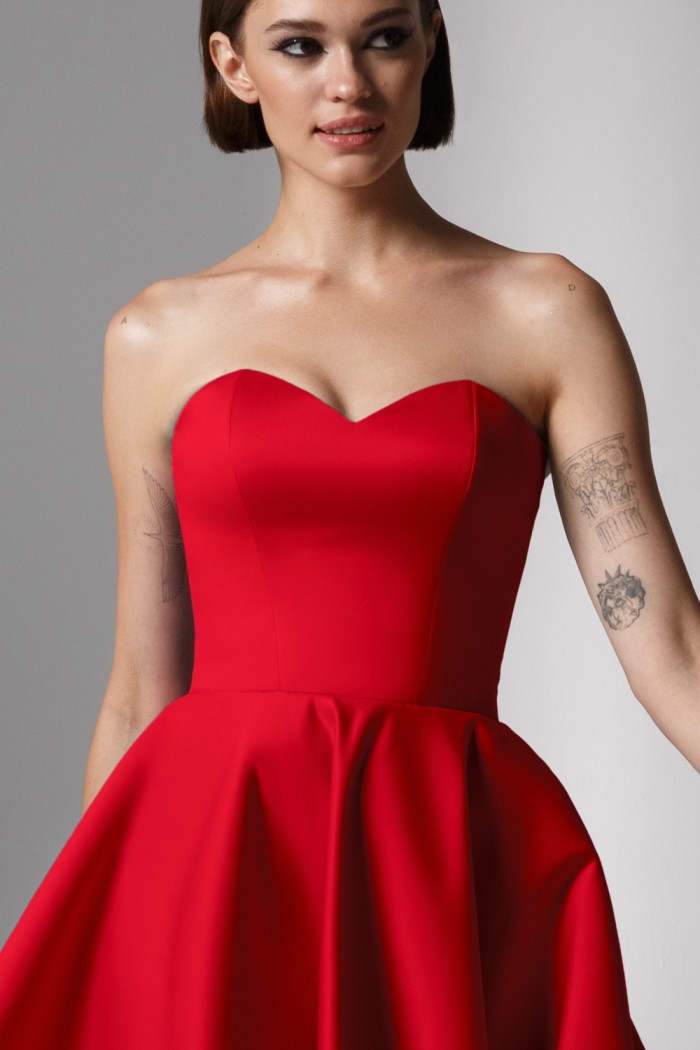 ДЕМИ МИНИ - Яркое короткое красное платье с открытыми плечами со съемным рукавом | Paulain