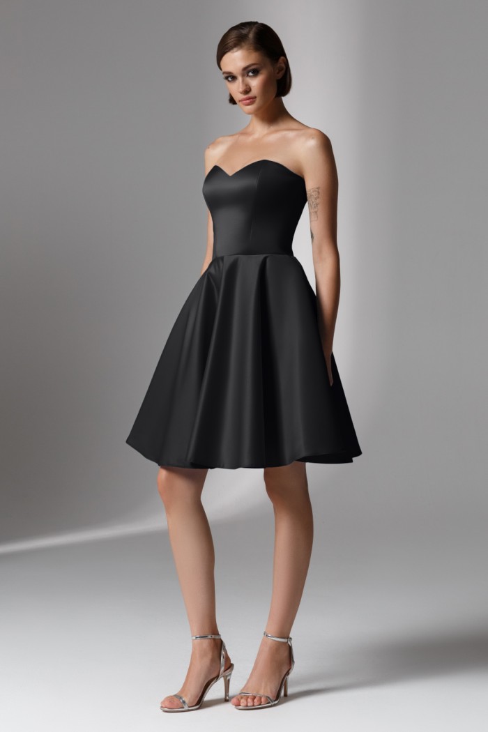 Короткое черное платье мини длины с открытыми плечами  - ДЕМИ МИНИ | Paulain