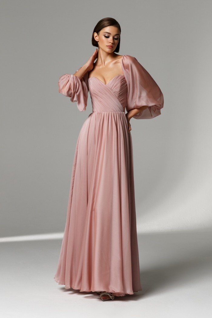 Красивое вечернее платье нежного оттенка со спущенным рукавом - ХОУП | Paulain