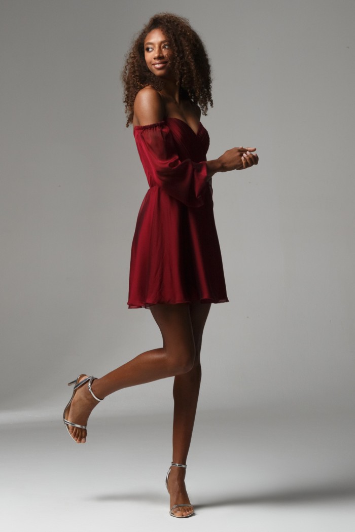 ХОУП - Красное короткое платье мини со спущенными рукавами  | Paulain