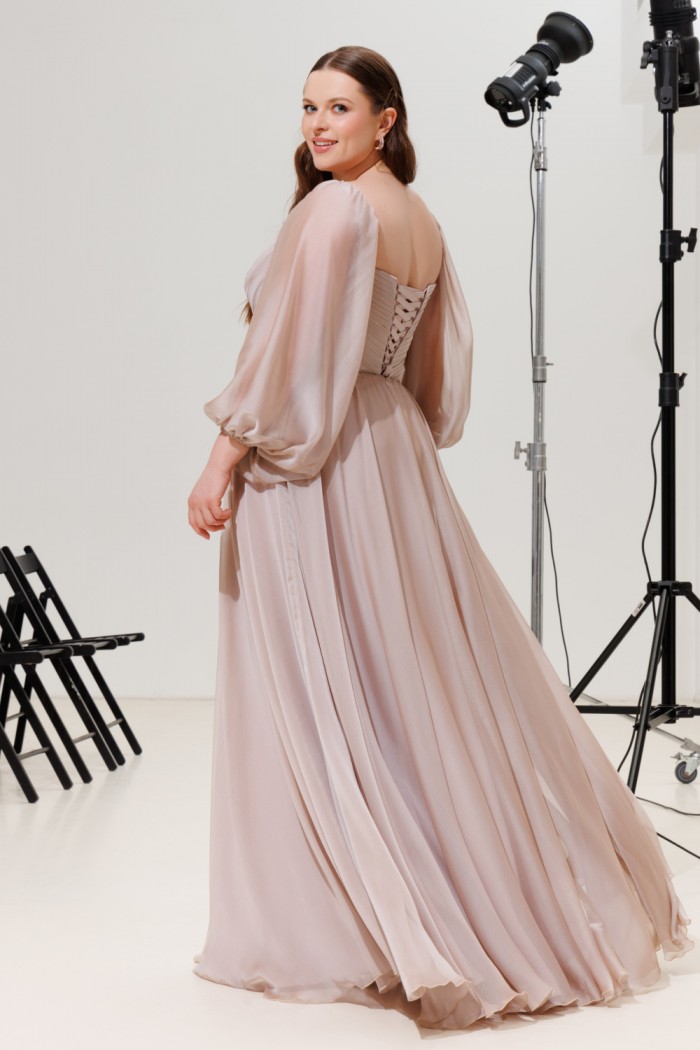 ХОУП - Светлое вечернее платье из легкой ткани с воздушными рукавами | Paulain