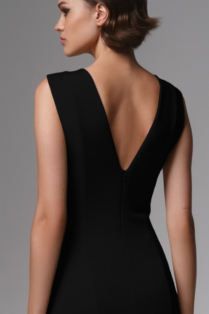 ИЛАНА - Элегантное черное платье в пол с разрезом по ноге и вырезом на спине без рукава  | Paulain