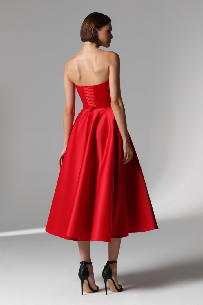 ИМАН МИДИ - Коктейльное открытое платье красного цвета миди длины  | Paulain