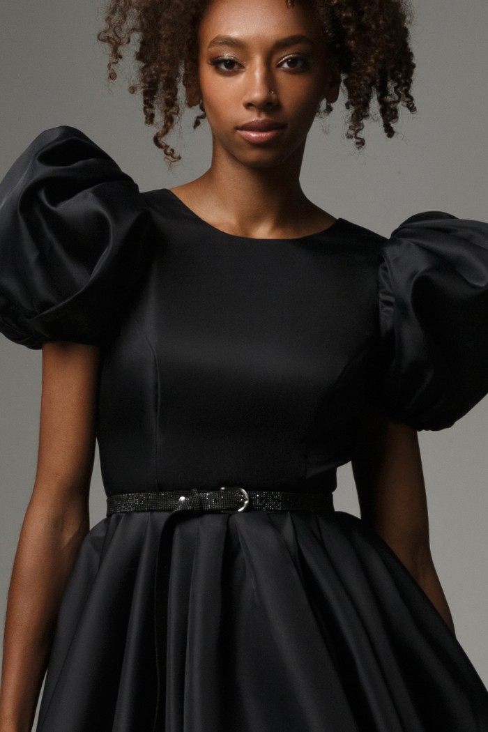 ЛОЛИТА - Короткое коктейльное черное платье с коротким рукавом | Paulain