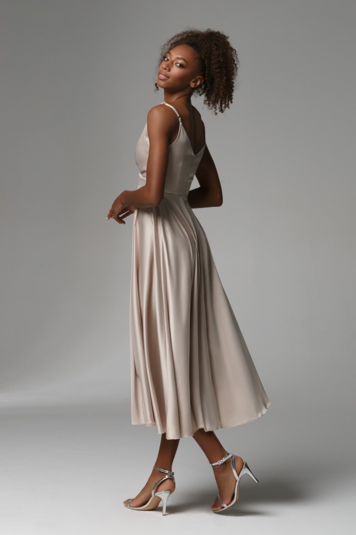 НИССА МИДИ - Женственное нежное платье миди длины с разрезом на бретелях  | Paulain