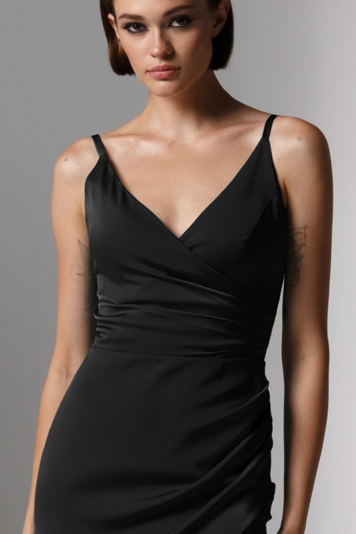 ПРИМРОУЗ - Сексуальное черное ассиметричное платье с открытыми плечами | Paulain