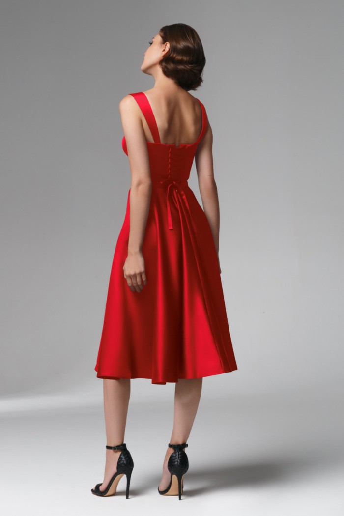 ТАТИ МИДИ - Красное платье миди длины на корсете с бретелями | Paulain