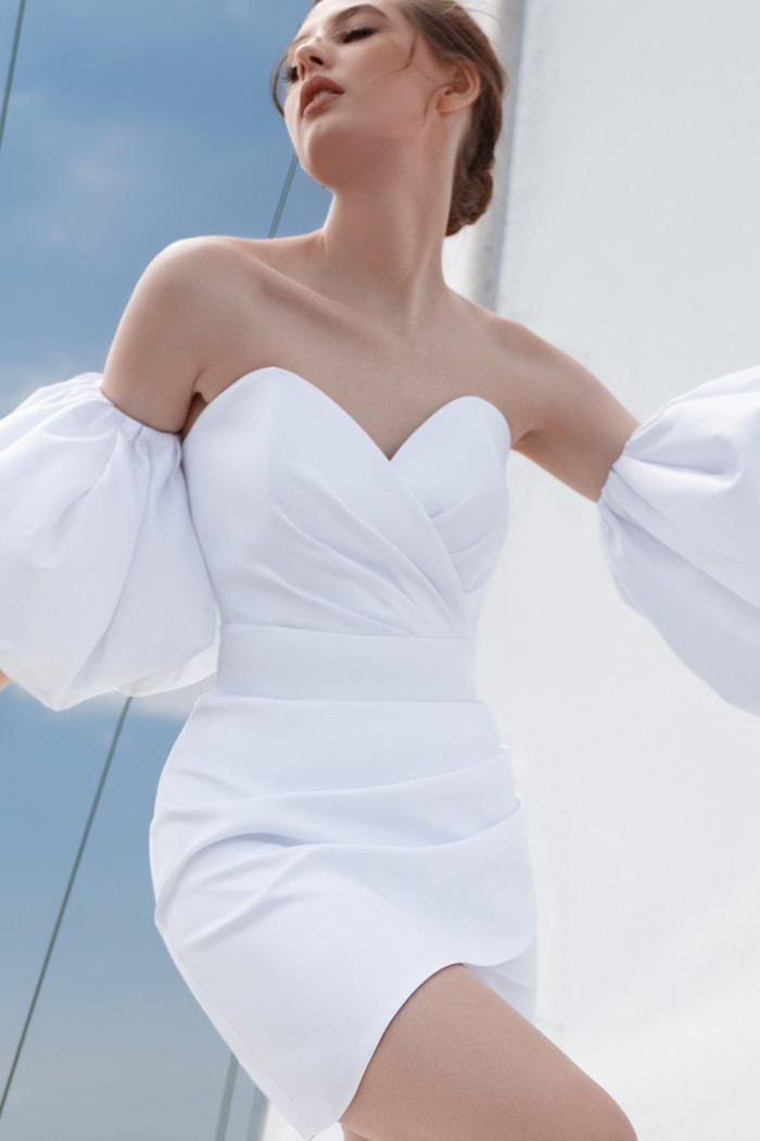 АЛИША - Белое коктейльное платье со съемными рукавами и лифом сердечко | Paulain
