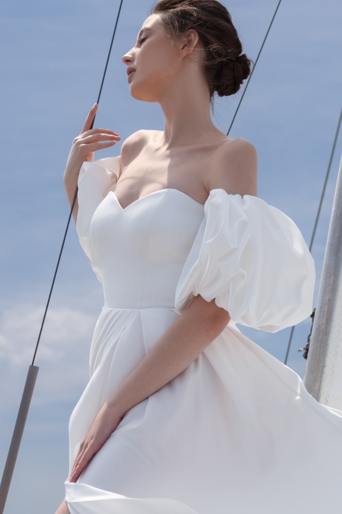 ЭЙВА - Легкое свадебное платье из струящегося атласа на корсете со съемными рукавами | Paulain
