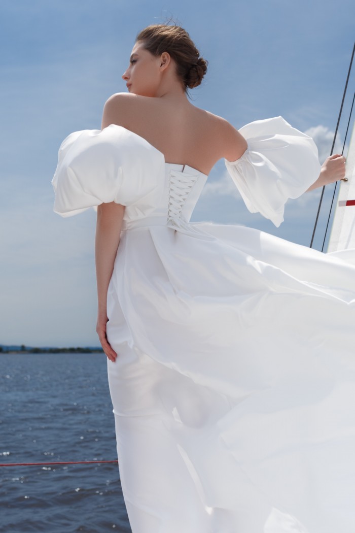 ЭЙВА - Легкое свадебное платье из струящегося атласа на корсете со съемными рукавами | Paulain