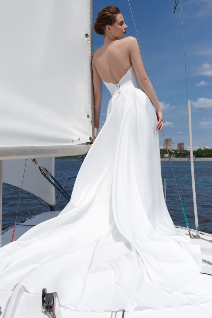 РОССА - Атласное свадебное открытое платье в пол с эффектным разрезом по ноге | Paulain