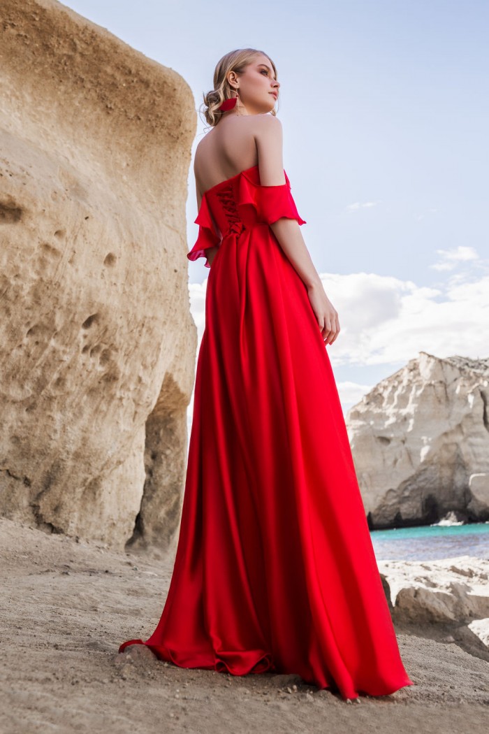 ПОЮЩИЕ В ТЕРНОВНИКЕ - Страстное вечернее платье алого цвета с длинной юбкой | Paulain