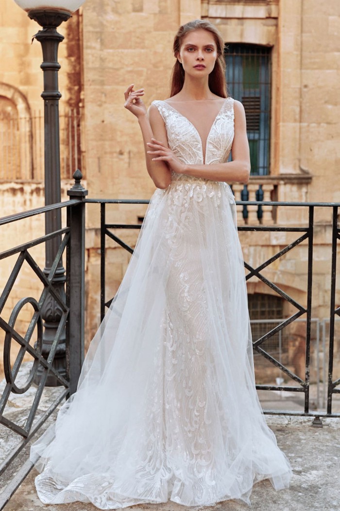 Блестящее свадебное по фигуре платье со съемным шлейфом - ГАВАЙЯ | Paulain