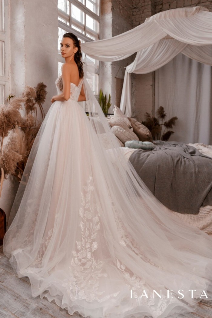 ВАНИЛА СКАЙ - Изумительное корсетное свадебное платье с пышной юбкой и ассиметричным бантом | Paulain