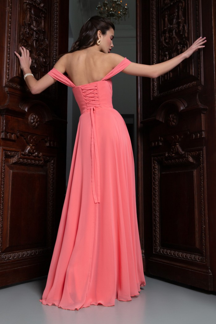 МАРАЙЯ - Корсетное вечернее платье из жоржета с открытыми плечами и высоким разрезом | Paulain