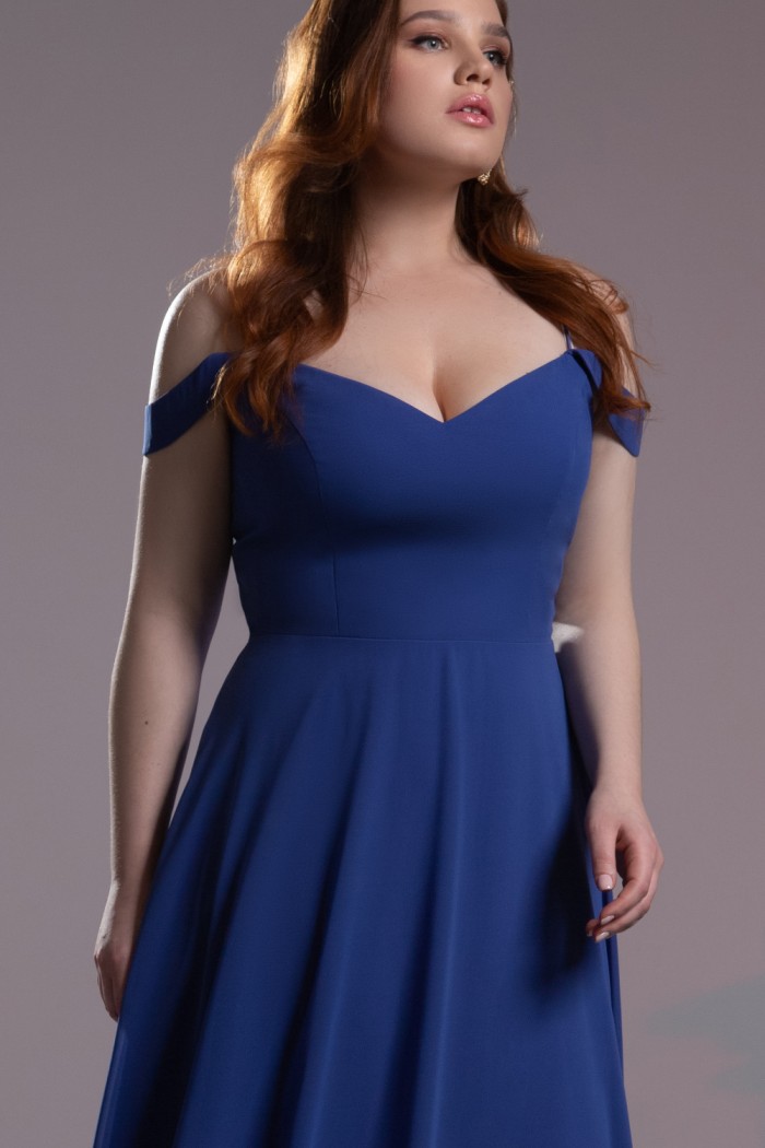 РИВЕР - Темно-синее вечернее платье с открытыми плечами и длинной юбкой | Paulain