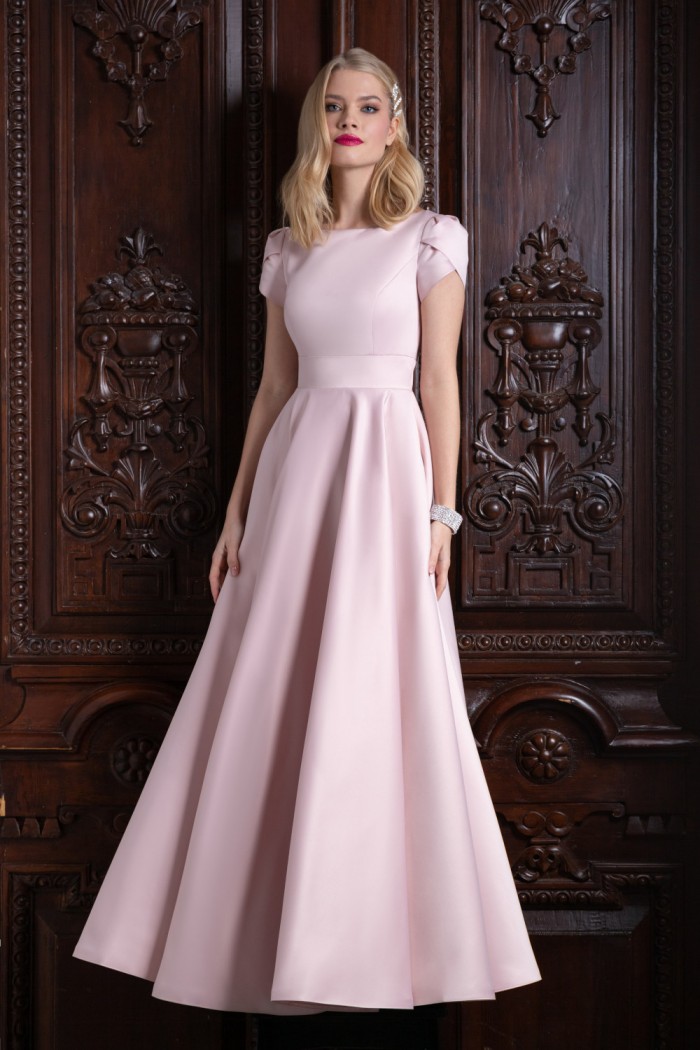 Атласное вечернее платье нежно-розового цвета с длинной юбкой А-силуэта - ТУТТА Макси | Paulain