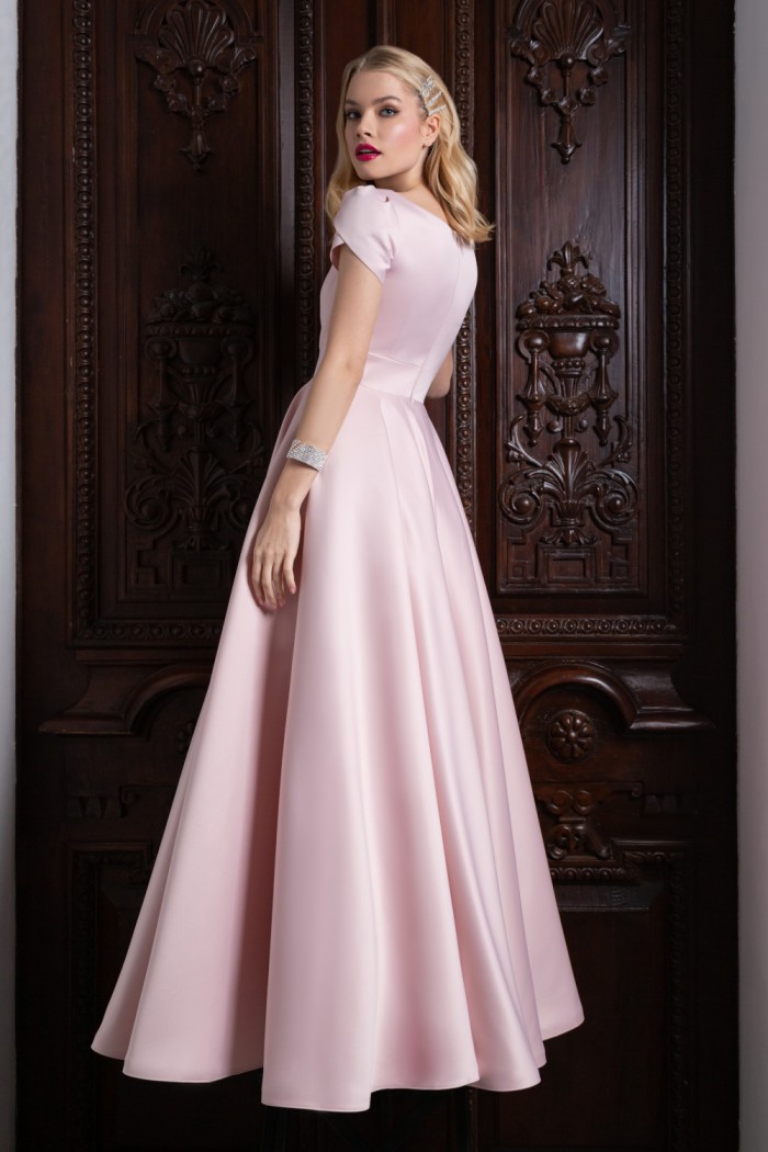ТУТТА Макси - Атласное вечернее платье нежно-розового цвета с длинной юбкой А-силуэта | Paulain