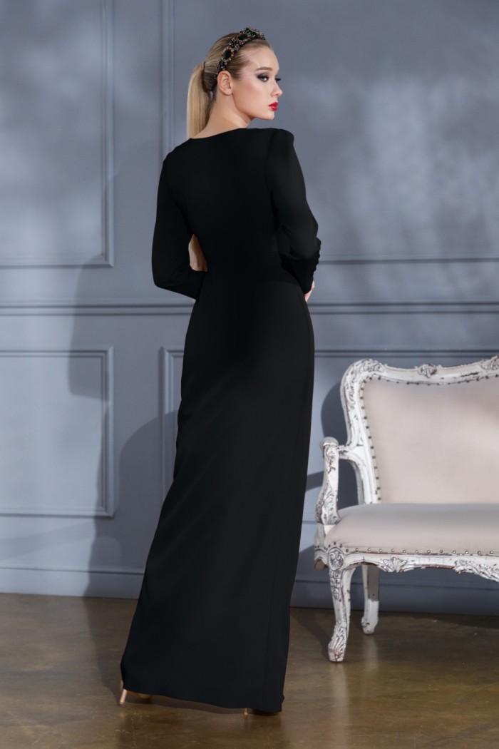ХОЛЛИ - Вечернее длинное платье с глубоким вырезом, длинным рукавом и разрезом до колена | Paulain