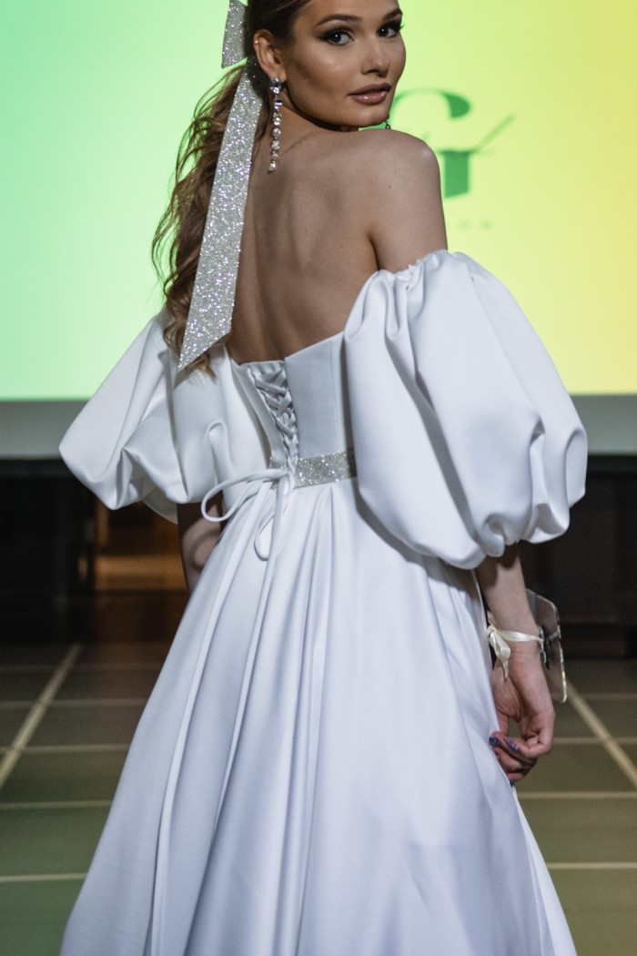 МАГДА - Атласное длинное свадебное платье со спущенным объемным рукавом | Paulain