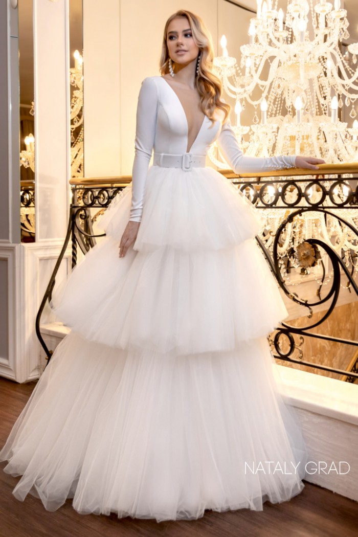 Пышное свадебное платье из ярусной юбки с длинным рукавом и глубоким декольте - МИЧЕЛЛ | Paulain