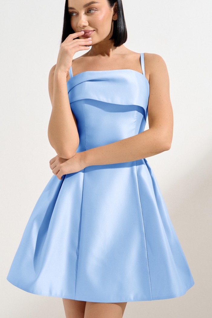 ЛУЧШАЯ ПОДРУГА - Голубое атласное платье мини длины на бретелях без отрезной талии и отворотом-лепесток | Paulain