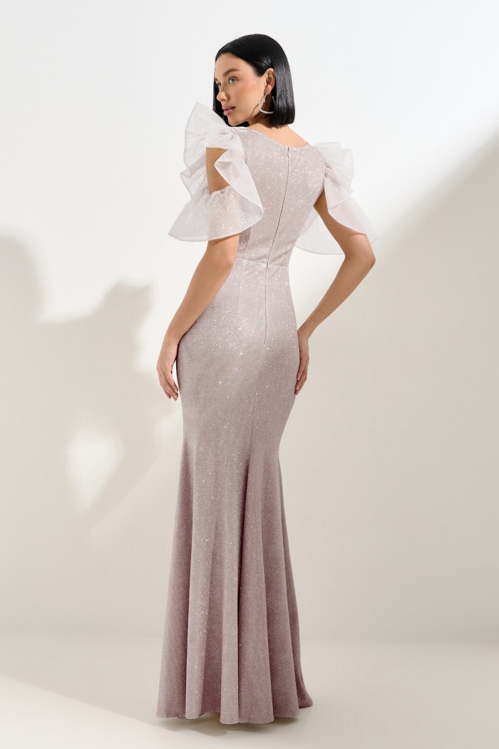ПЕРВОЕ ВПЕЧАТЛЕНИЕ ЛАЙТ - Блестящее длинное платье по фигуре розового оттенка с коротким фигурным рукавом | Paulain