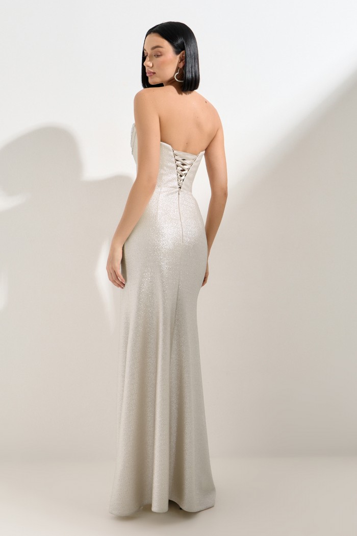 СИЛА ПРИТЯЖЕНИЯ - Облегающее вечернее платье в пол с разрезом по ноге и с драпировкой на бедре | Paulain