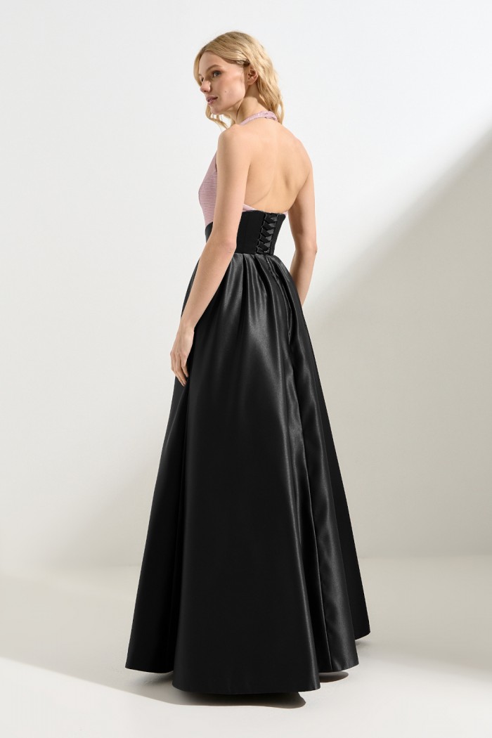 ГЛАВНАЯ РОЛЬ - Атласное длинное платье с открытыми спиной на корсете и карманами в юбке | Paulain