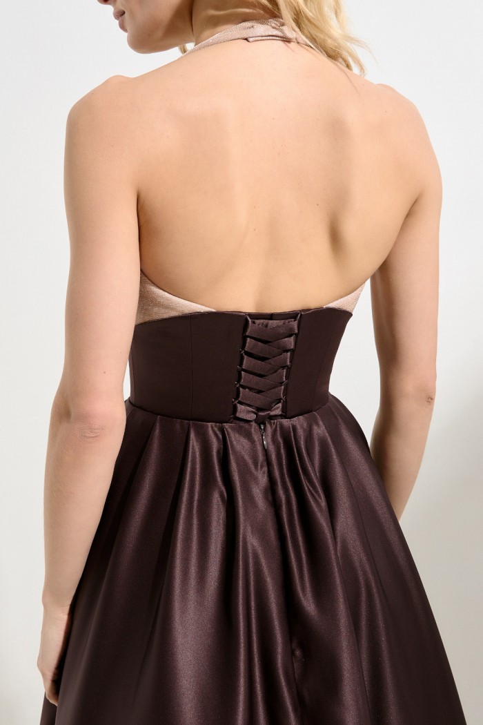ГЛАВНАЯ РОЛЬ - Шоколадное длинное платье из атласа с открытыми плечами и карманами | Paulain